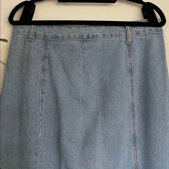 LIGHT WASH DENIM MAXI SKIRT | SLEEK NO-POCKET SILHOUETTE | BUTTON FRONT - Picture 13 of 14